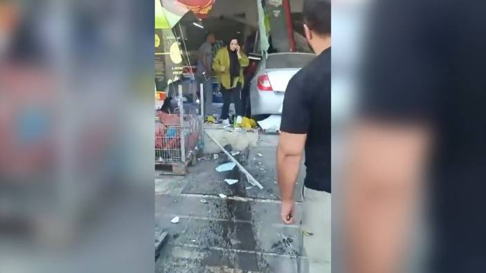 Şanlıurfa'da kontrolden çıkan otomobil markete girdi