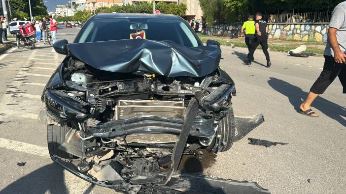 Hatay'da otomobil ile motosiklet çarpıştı: 1'i ağır 3 yaralı