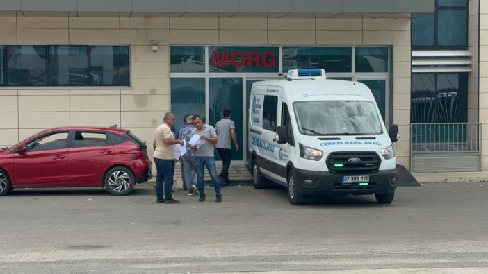 Antalya'da otomobil su tankerine çarptı! 3 ölü 2 yaralı