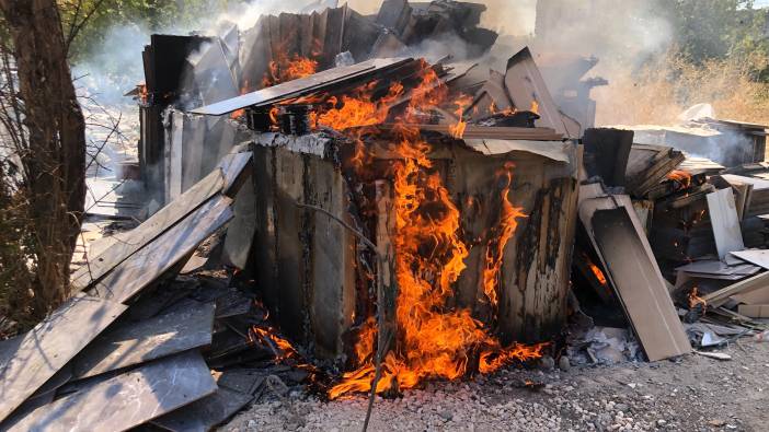 Yapı malzemeleri alev alev yandı