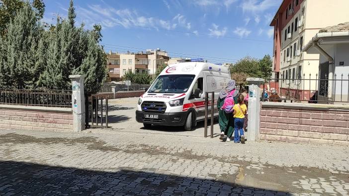 Doğum günü pastasından yiyen 15 öğrenci hastanelik oldu