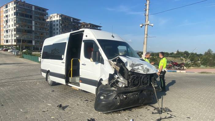 Osmaniye'de okul servisi ile otomobil çarpıştı! 11 öğrenci yaralandı