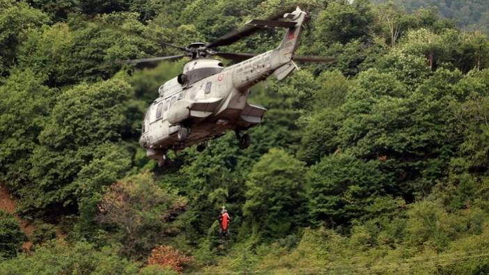 Kastamonu'da kayalıklarda mahsur kalan madenciler helikopterle kurtarıldı