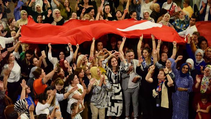 Şehzadeli kadınlar, ‘Kadınlar Matinesi’nde gönüllerince eğlendi