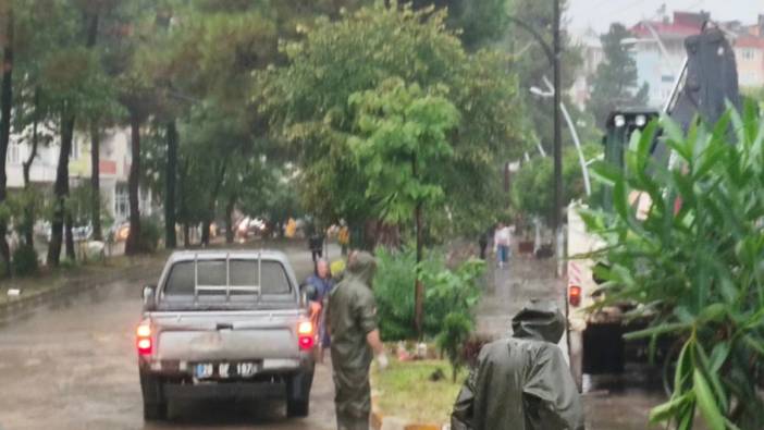 Giresun'da sağanak; cadde ve sokaklar suyla doldu