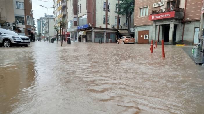 Trabzon'da sağanak: Araklı-Bayburt kara yolu trafiğe kapandı