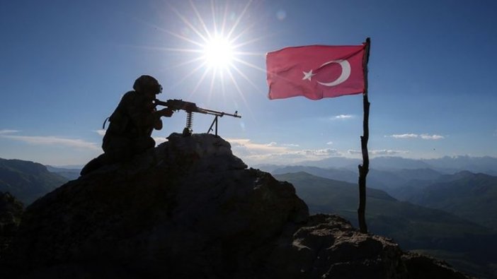 Silopi'de 4'ü kadın 6 PKK'lı terörist teslim oldu