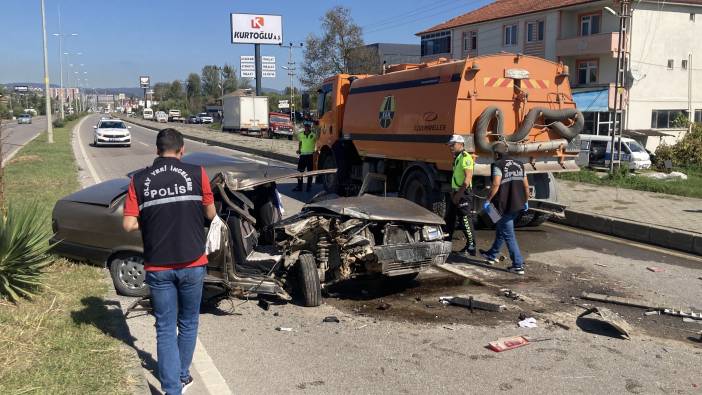 Bartın'da otomobil temizlik aracına çarptı! 1 kişi yaralandı