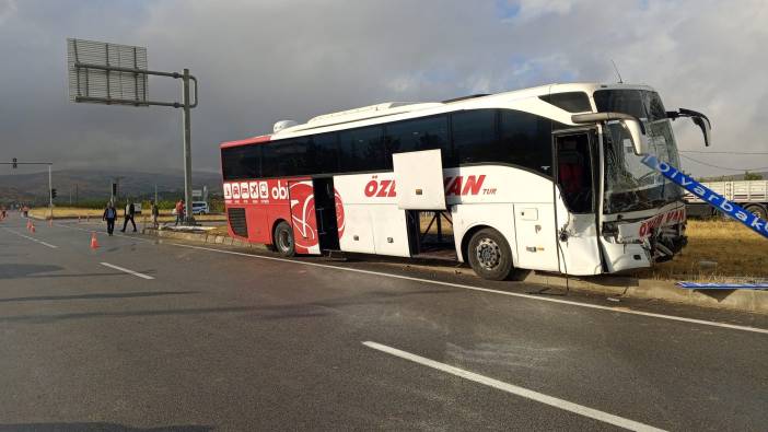 Malatya Akçadağ'da yolcu otobüsü ile traktör çarpıştı! 1 ölü, 1 yaralı