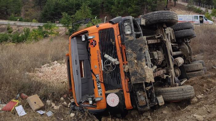 Freni boşalan kamyon devrildi: 1 yaralı