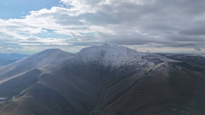 Palandöken'e kar düştü! Beyaz örtü hoş bir görüntü sundu
