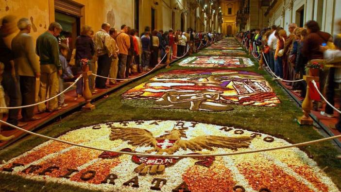 Antalya Çiçek Desenleri yarışmasına başvurular devam ediyor