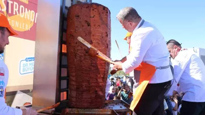 Kayseri'de 1 ton sucuk döner dağıtıldı