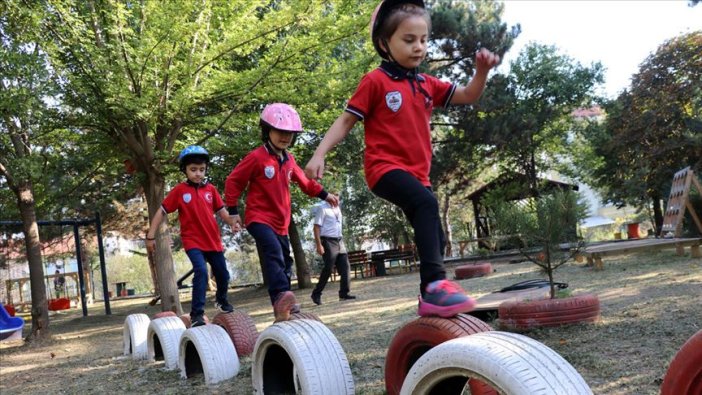Okul bahçesini 'macera park'a çevirdiler