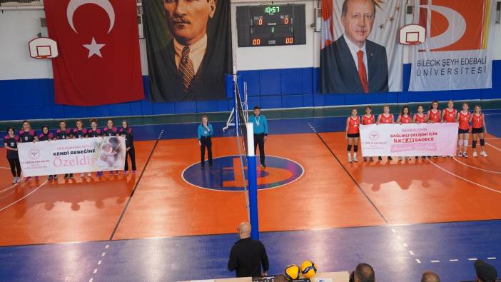 Anne sütünün önemini pankartlarla vurguladılar