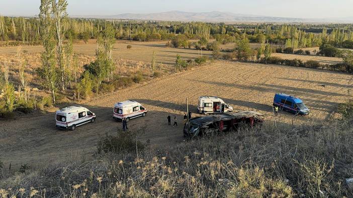 Afyonkarahisar'da bir otobüs 50 metre yükseklikten şarampole yuvarlandı