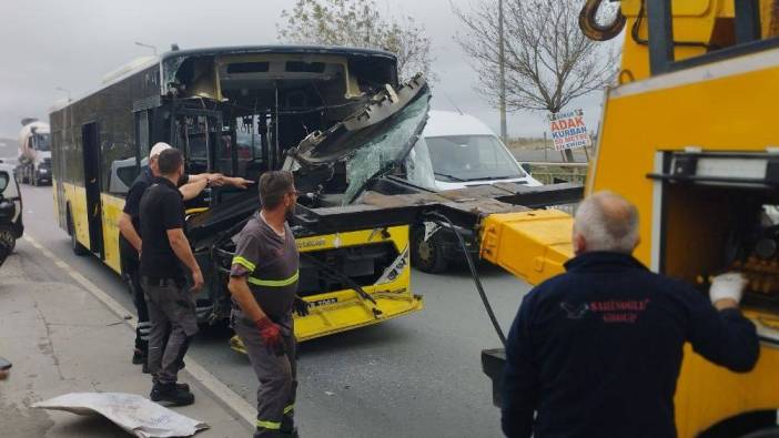 Sultangazi'de iki İETT otobüsü çarpıştı