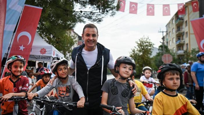Balıkesir Büyükşehir Belediye Başkanı Ahmet Akın, çocuklarla birlikte pedal çevirdi