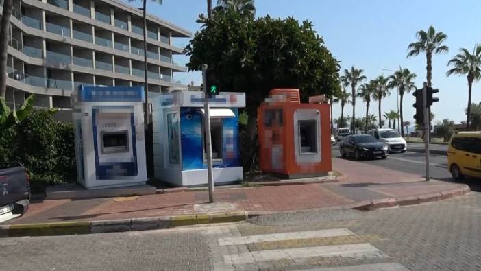 Sinir krizi geçirdi, öfkesini ATM'lerden çıkardı