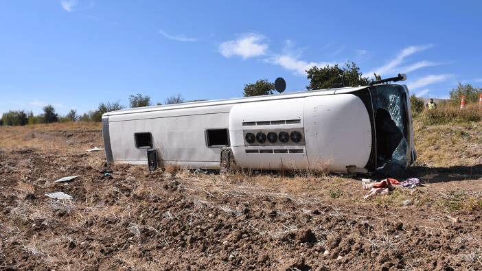 Afyonkarahisar'da tur otobüsü devrildi: 22 yaralı