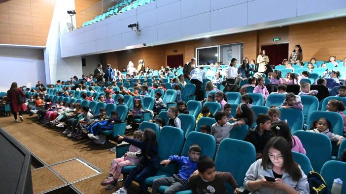 Bozüyük Belediye Tiyatrosu perdelerini “Kalbimdeki Pervane” ile açtı