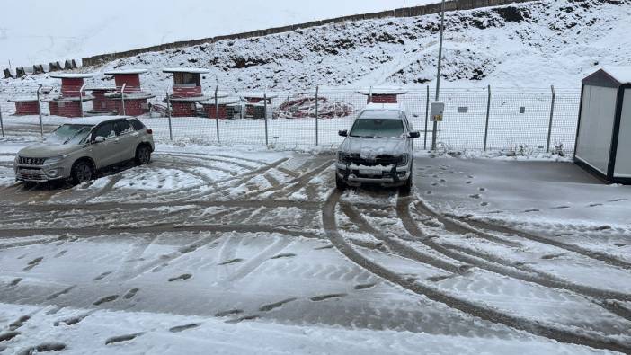 Ağrı’da yağmurdan sonra kar etkisini göstermeye başladı