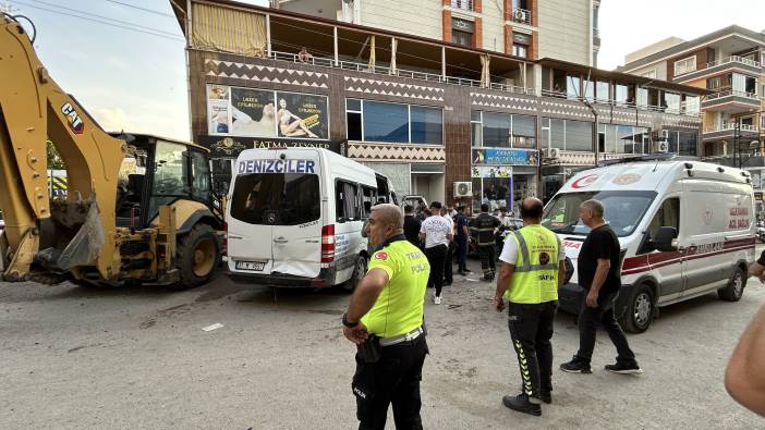 Kaldırımdakiler kazadan kıl payı kurtuldular