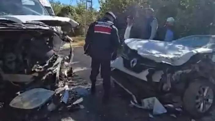 Elazığ'da feci kaza! Servis minibüsü ile otomobil çarpıştı