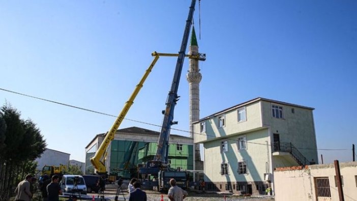 İstanbul'daki depremde hasar gören minarenin yıkımına başlandı