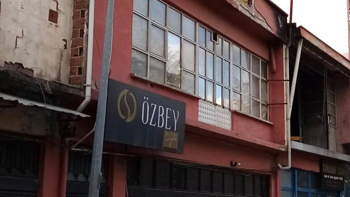 Baba-oğul şakalaşırken pencereden düştü