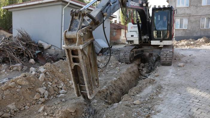 Kütahya'nın Andız Mahallesi’nde deforme olan içme suyu hattı yenileniyor