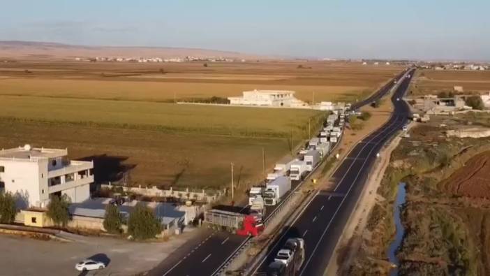 Mardin'de sürücüsünün kontrolünden çıkan tır bariyerlere çarptı