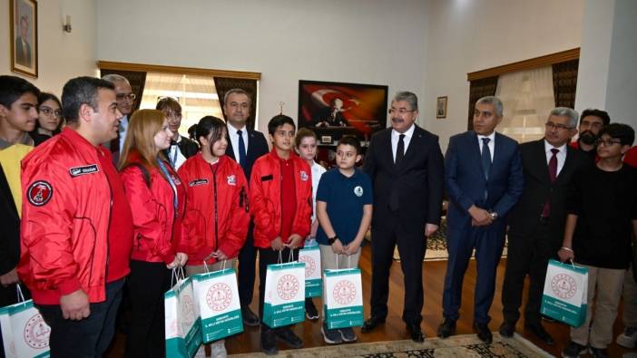 Osmaniye'de Teknofest'te başarılı olan öğrenciler ödüllendirildi