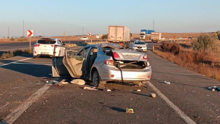 Kırıkkale'de refüje çarpıp takla atan otomobildeki anne- oğul öldü; 3 yaralı