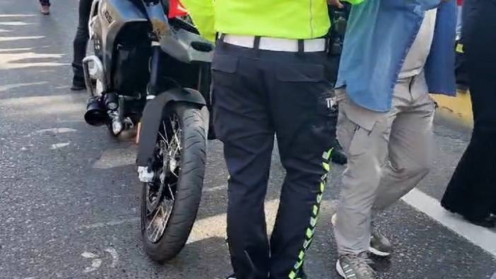 Cumhuriyet kutlamalarında gösteri yapan motosikletli polis, 2 polise çarptı