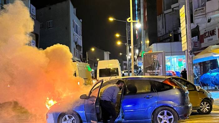 Cep telefonunu kurtarmak için alev alev yanan aracın içine girdi