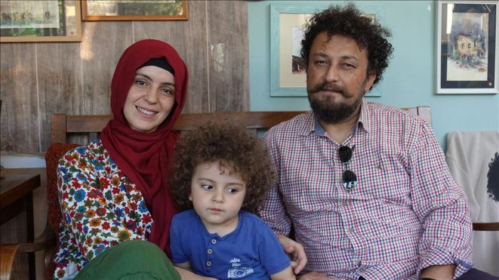 Çocuklar okusun diye 'Anne yazdı, baba çizdi'