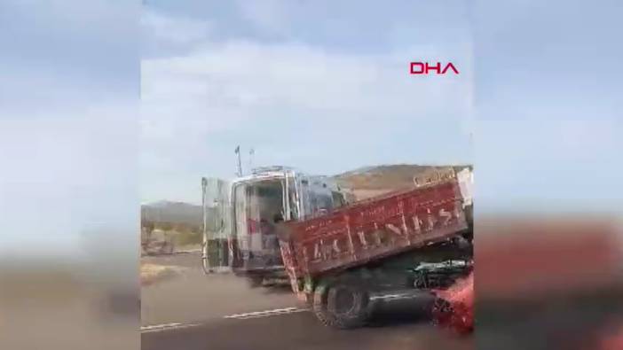 Mardin'de otomobille traktör çarpıştı (31.10.2024)