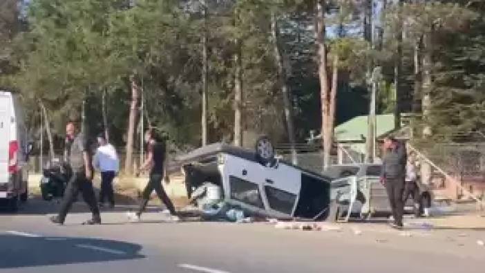 Kavşakta iki araç çarpıştı! Sürücü yaralandı