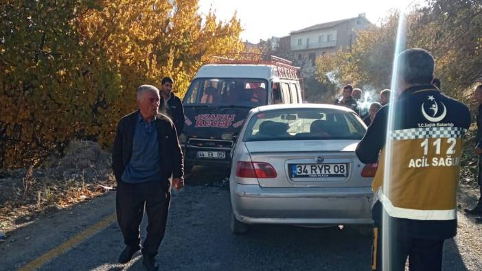 Darende’de minibüs ile otomobilin karıştığı kazada 2 kişi yaralandı