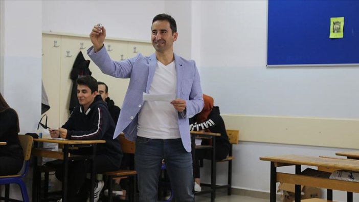 'Dersimiz matematik öğretmenimiz Türkçe'