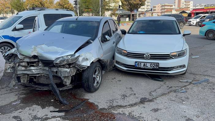 Adıyaman’da, iki otomobil çarpıştı: 4 yaralı