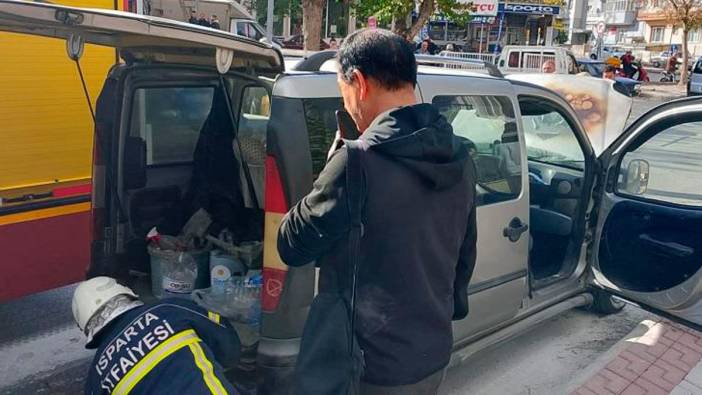 Isparta'da seyir halindeki araç alev aldı!