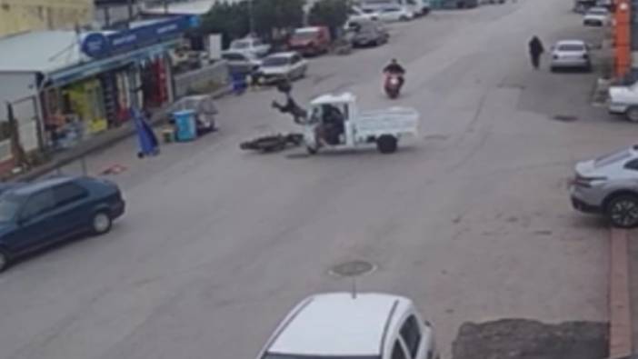 Motosiklet üç tekerlekli motorlu bisikletle çarpıştı: 2 kişi yaralandı