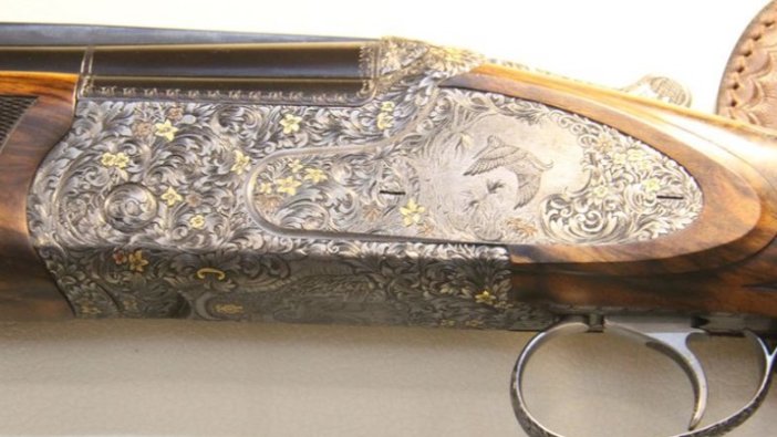 Altın işlemeli av tüfekleri ikinci el otomobil fiyatına satılıyor