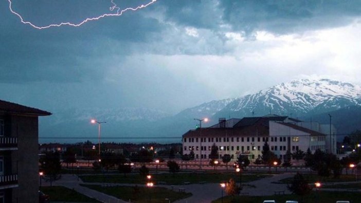 Meteorolojiden 4 il için gök gürültülü sağanak uyarısı