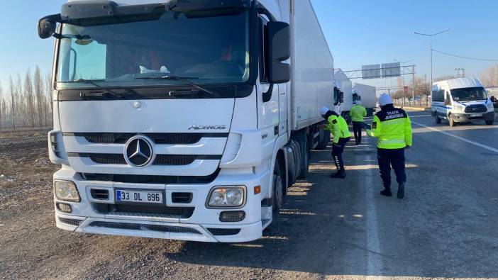 Erciş’te araçlara kış lastiği kontolü yapıldı