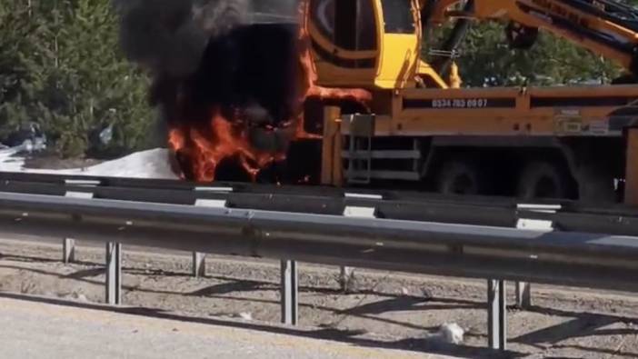 Seyir halindeki vinç alev alev yandı