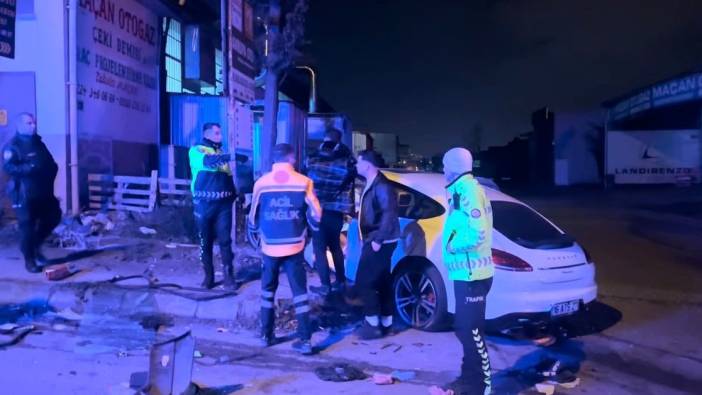 Bursa'da 2 otomobil kafa kafaya çarpıştı