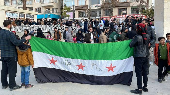Esad rejimi kontrolü kaybetti, Şanlıurfa’da Suriyeliler kutlama yaptı